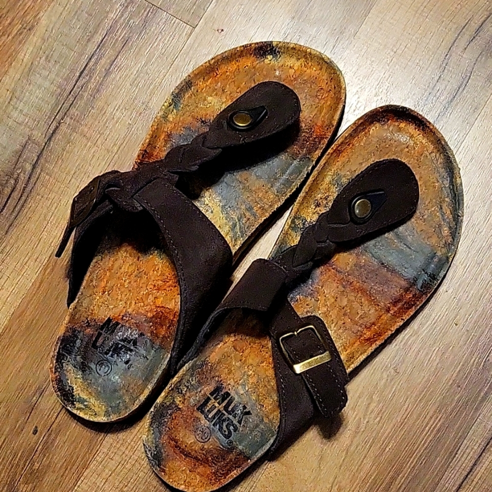 Muk luk sandals size 10